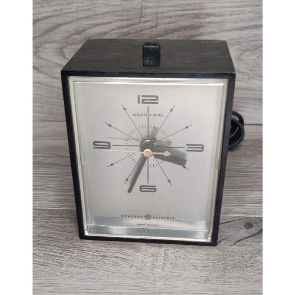 VTG General Electric Alarm Clock Model 7351-4A Black Analog Bedroom GE Works